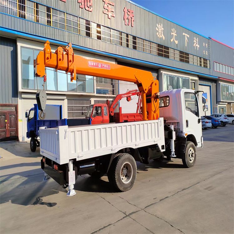 辽中区三轮随车吊定制 农用改装机自备吊中瑞长期出售